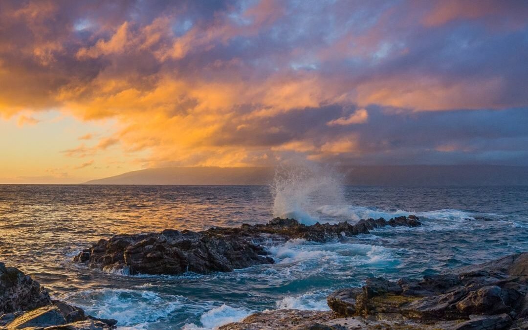 ocean waves on rocks